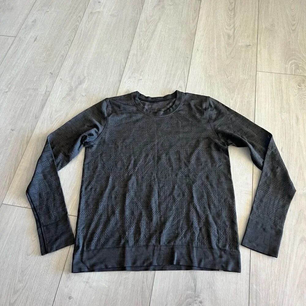 Lululemon women’s shirt size 4